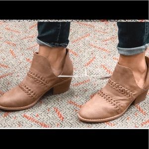 Universal Thread Cognac Booties